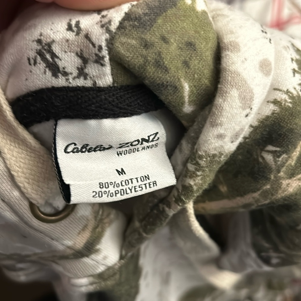 Men’s medium artic camo cablea hoodie